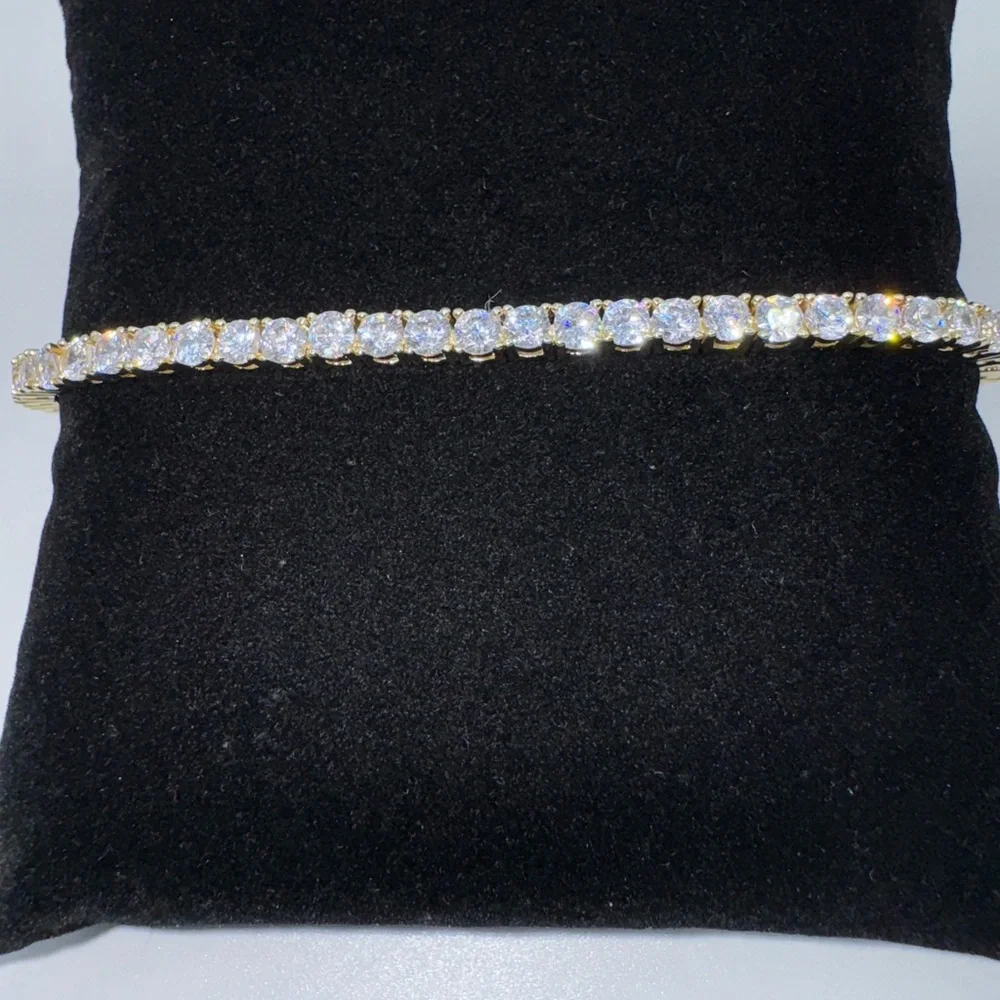 18kt Tennis Bracelet - Picture 7 of 12